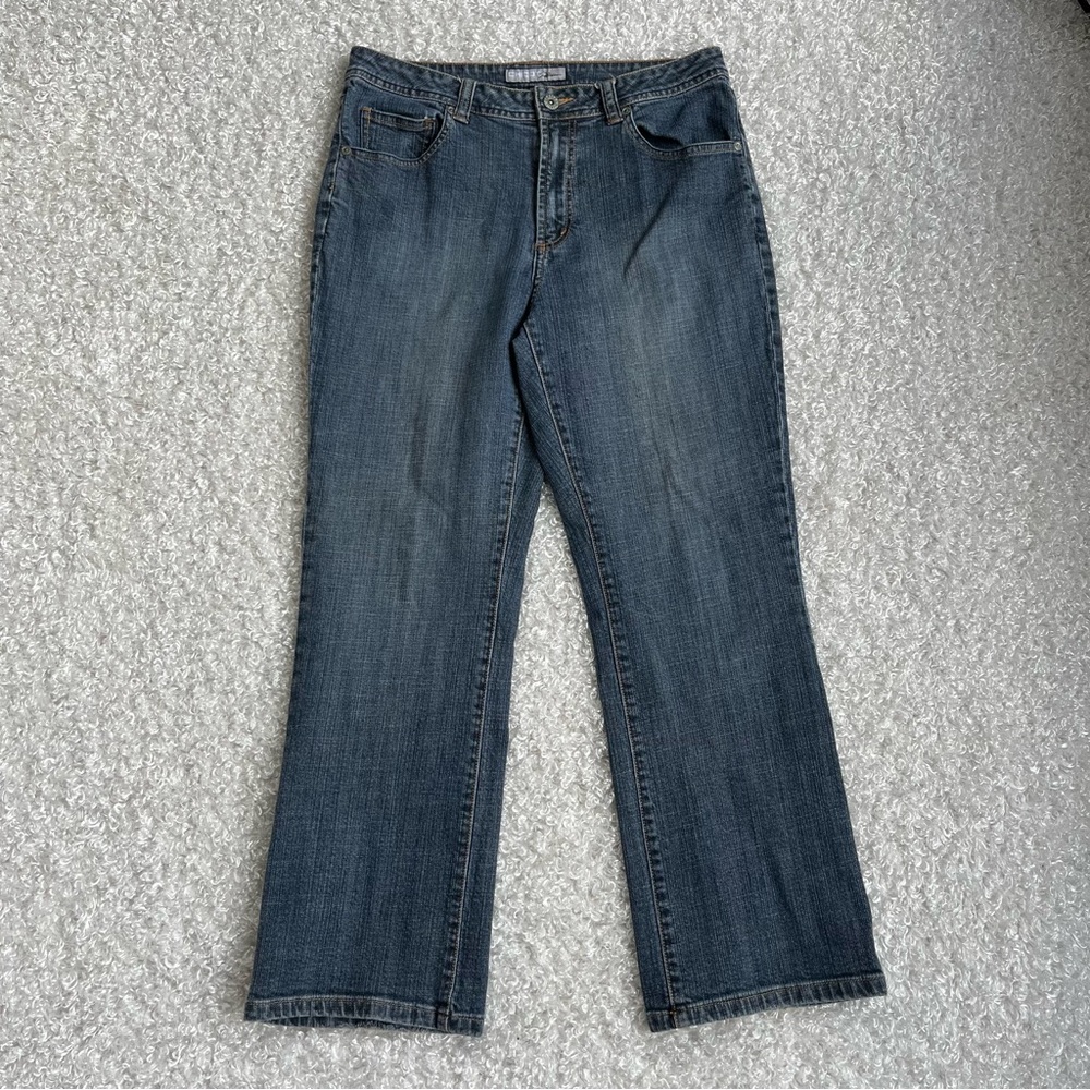 Chicos platinum medium Wash bootcut jeans size 1 short | casual closet staple